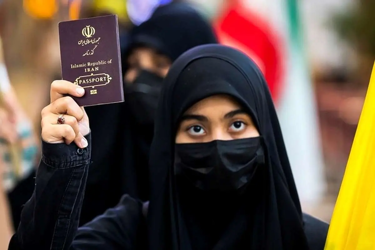 (تصاویر) اعلام آمادگی قمیها برای رفتن به قدس در فرودگاه امام