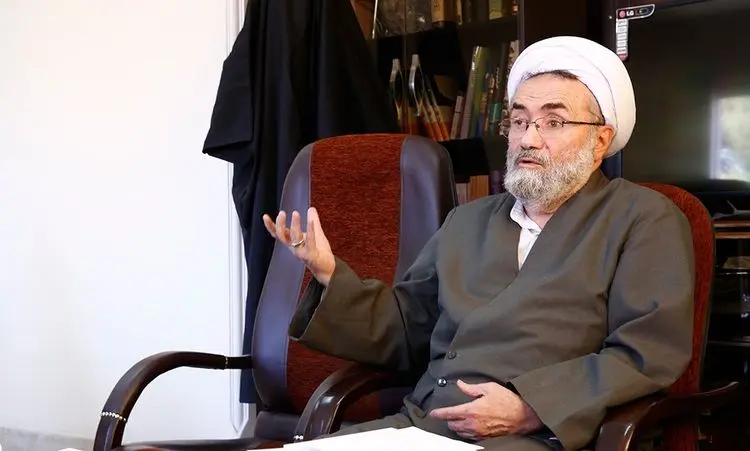 مسیح مهاجری: روحانیون ریاست جمهوری را واگذار کنند