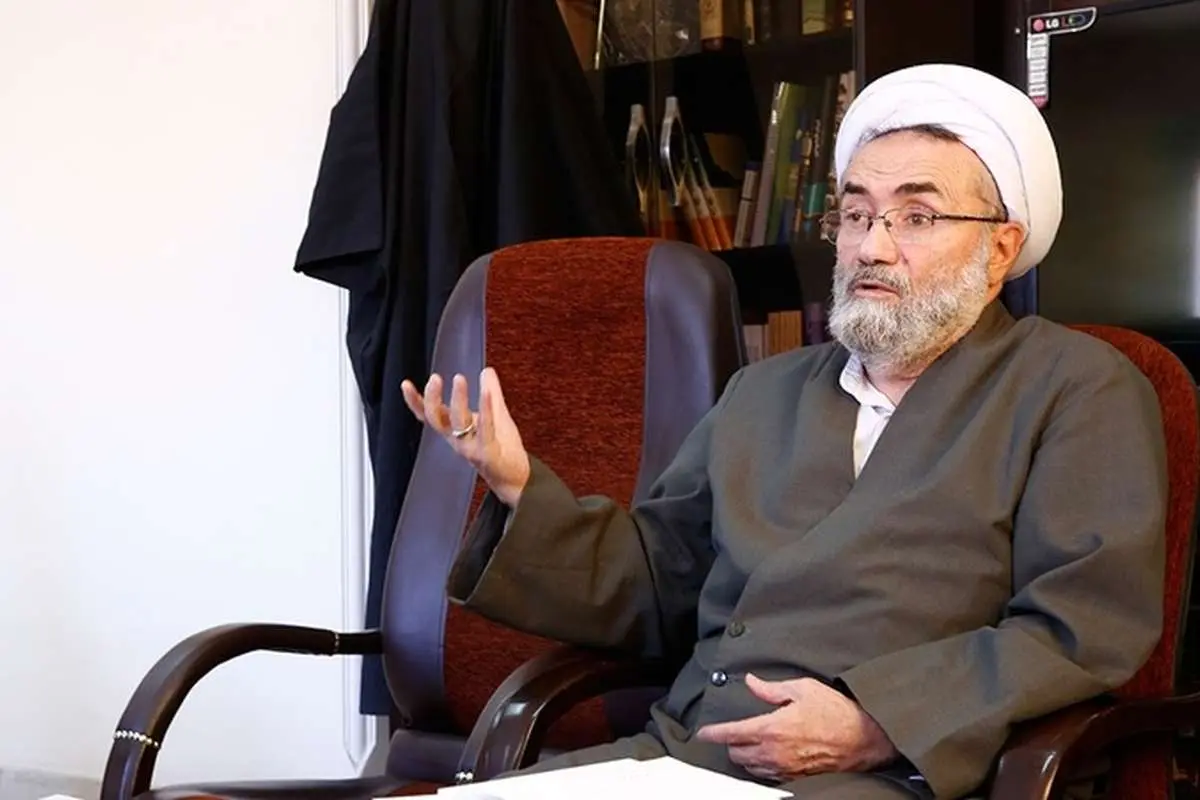 مسیح مهاجری: روحانیون ریاست جمهوری را واگذار کنند