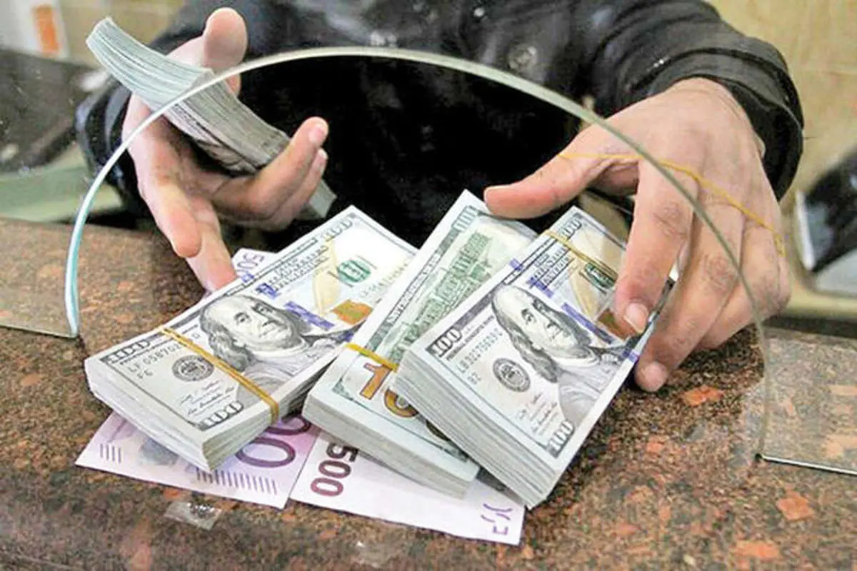 دو نیمه متفاوت دلار