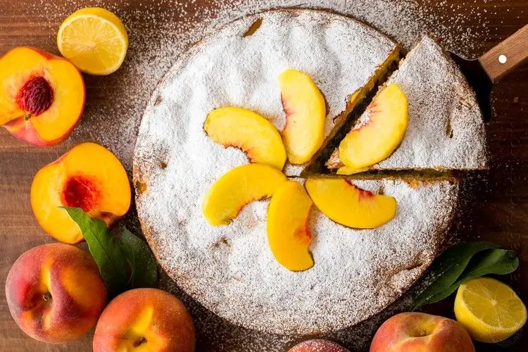 طرز تهیه کیک هلو، عصرانه‌ای دلچسب و خوشبو