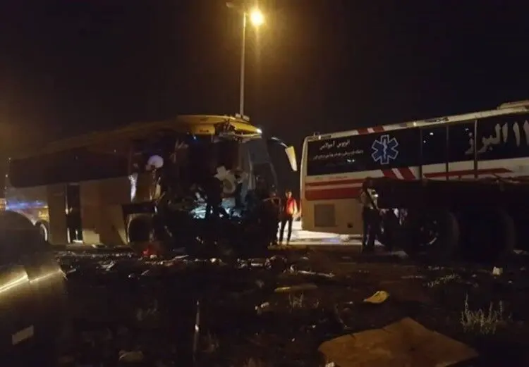 (ویدئو) لحظه ترمز بریدن اتوبوس در جاده
