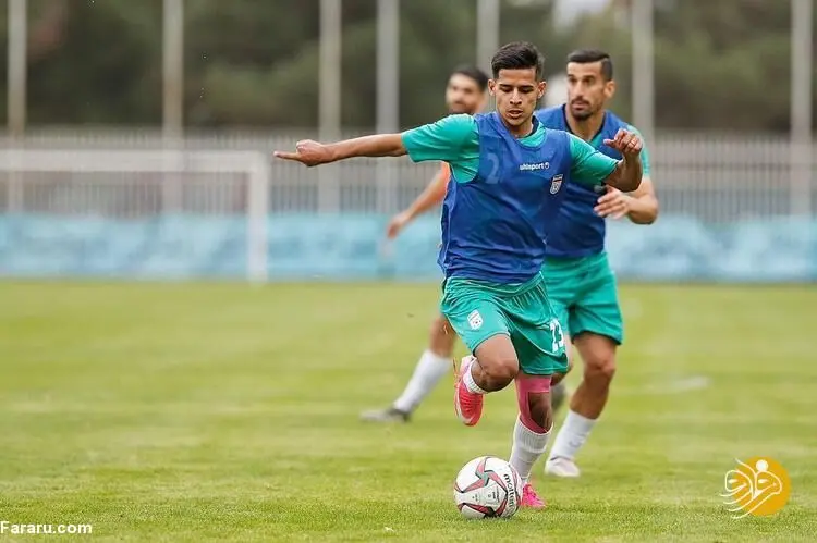 (عکس) مهدی قایدی در محاصره پرسپولیسی‌ها