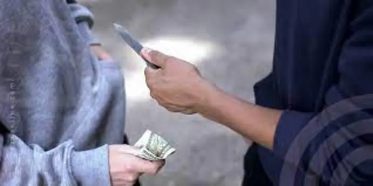اخاذی با ظاهری موجه از 16 دختر و پسر نوجوان