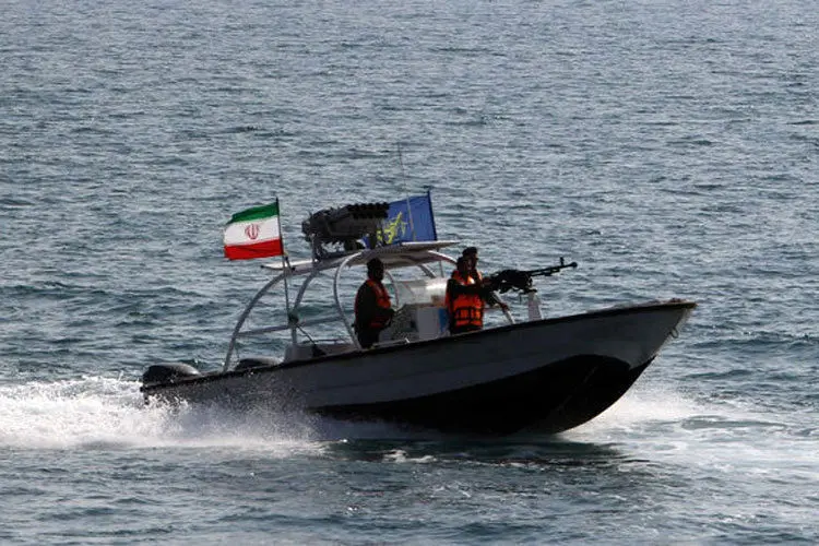 اخطار سپاه به ۷ شناور آمریکایی در تنگه هرمز