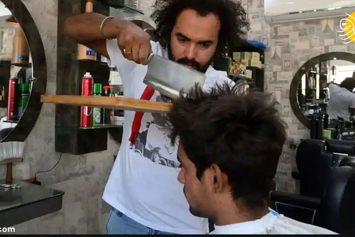 (ویدئو) آرایشگری با ساطور!