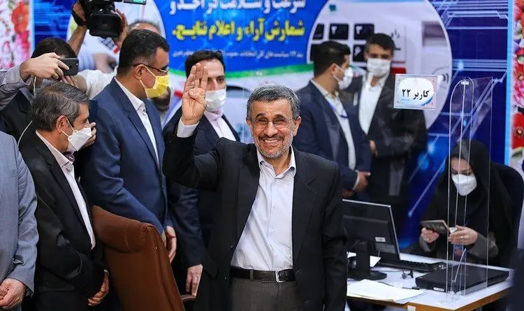 داوری: احمدی‌نژاد قطعا واکسن آمریکایی کرونا را زده است