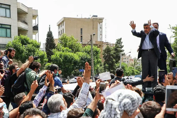 انتقاد از احمدی‌نژاد در نماز عید فطر