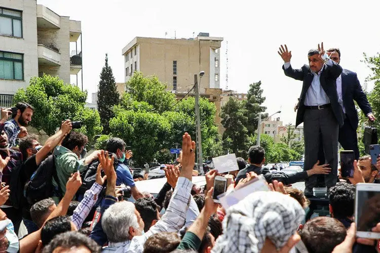 انتقاد از احمدی‌نژاد در نماز عید فطر