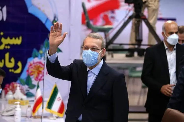 علی لاریجانی به خبرنگاران: مگر از آقای نمکی نمی‌ترسید؟!