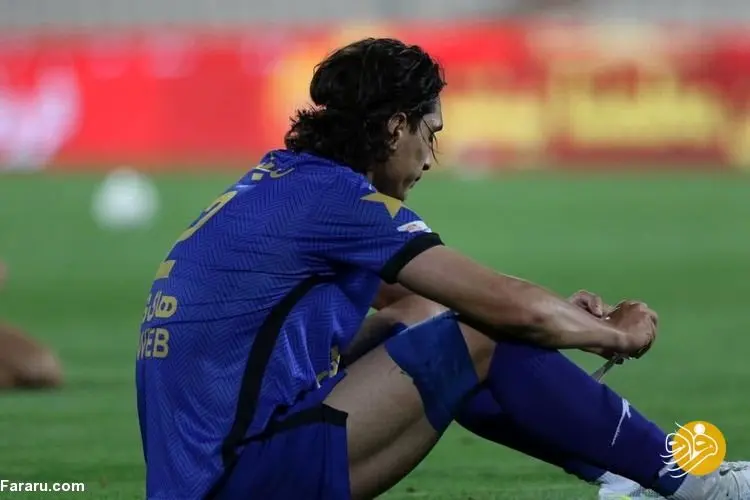 (عکس) نگاه حسرت‌آمیز مدافع استقلال به شادی بازیکنان پرسپولیس