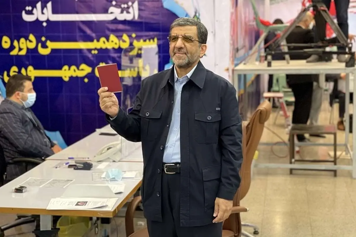(ویدئو) ضرغامی: با کفش کوهنوردی زیر میز مرفهین میزنم