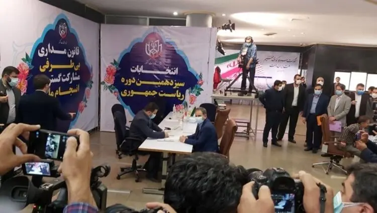 اسحاق جهانگیری برای کاندیداتوری در انتخابات ثبت‌نام کرد