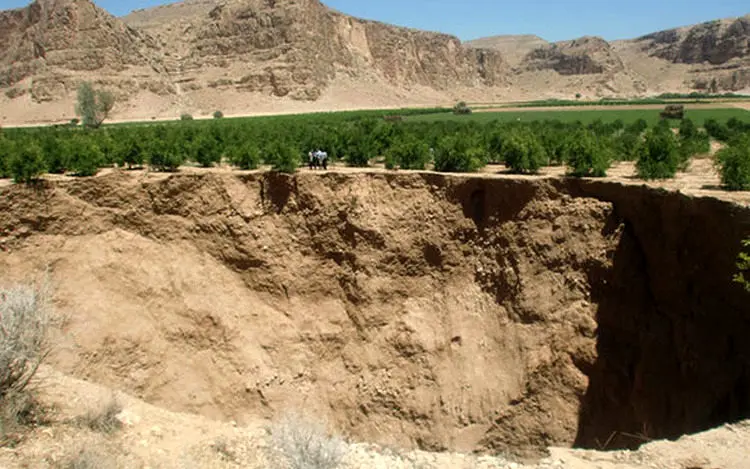 فرونشست سالانه ۳۶ و ۱۷ سانتیمتری در تهران و اصفهان