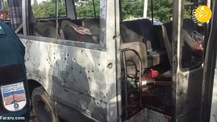 (عکس) مرد افغان تا صبح کنار قبر پسرش خوابید
