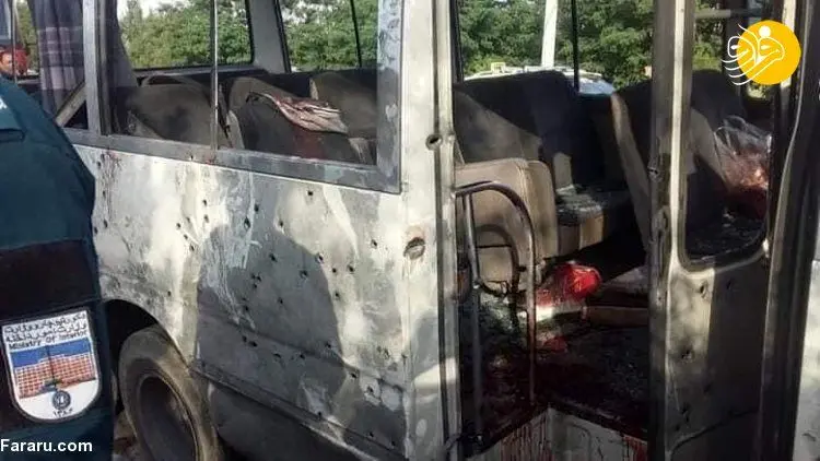 (عکس) مرد افغان تا صبح کنار قبر پسرش خوابید