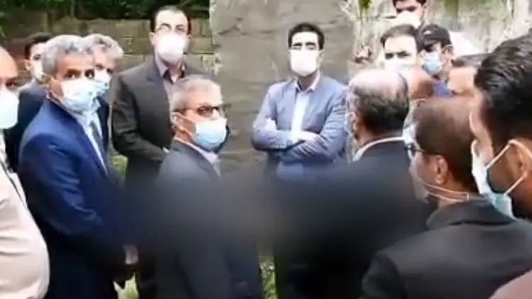 (ویدئو) حمله به دوربین خبرنگار با دستور فرماندار لاهیجان