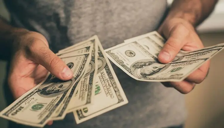 پیش‌بینی قیمت دلار در بازار امروز چهارشنبه ۱۲ خرداد