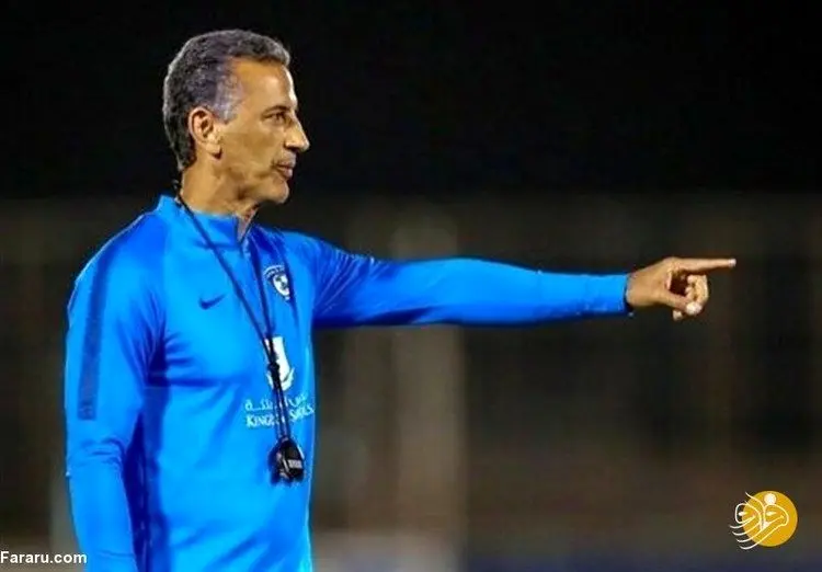 (عکس) سرمربی پیشین الهلال در حال نماز خواندن