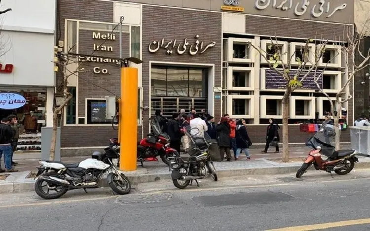 قیمت دلار و یورو در صرافی ملی دوشنبه ۱۷ خرداد ۱۴۰۰
