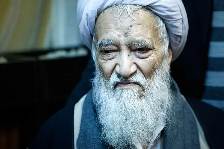 اخطار آیت‌الله موحدی کرمانی به نامزدها: بترسید که گرفتار رد صلاحیت شوید