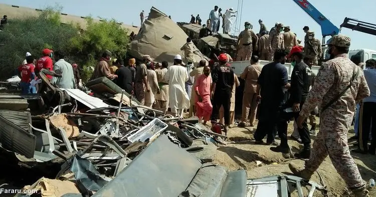 (تصاویر) تصادف مرگبار دو قطار مسافربری در پاکستان