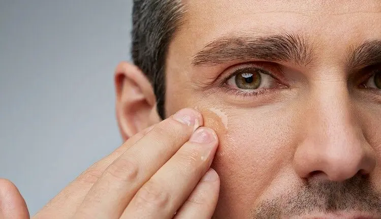 چه زمانی باید به متخصص پوست و مو مراجعه کنیم؟