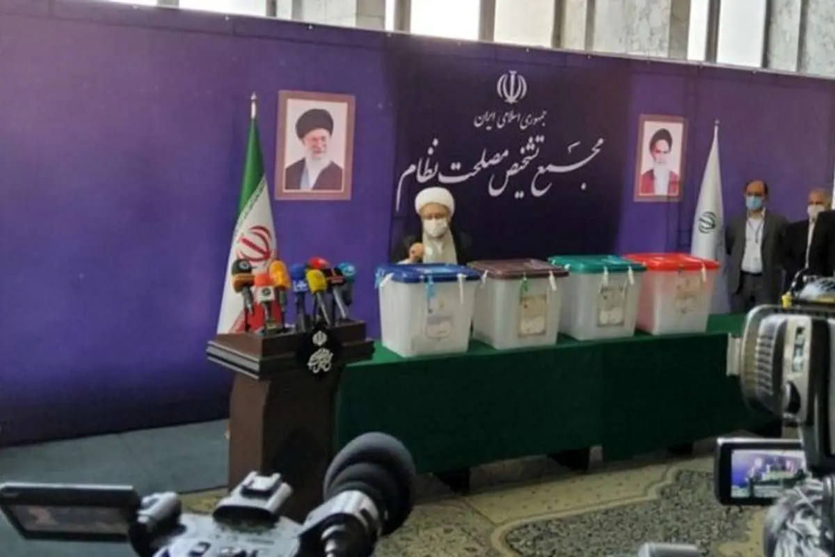 آملی لاریجانی رأی خود را به صندوق انداخت