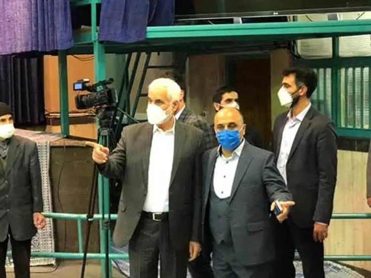 اعتراض به مهرعلیزاده حین رای دادن در جماران