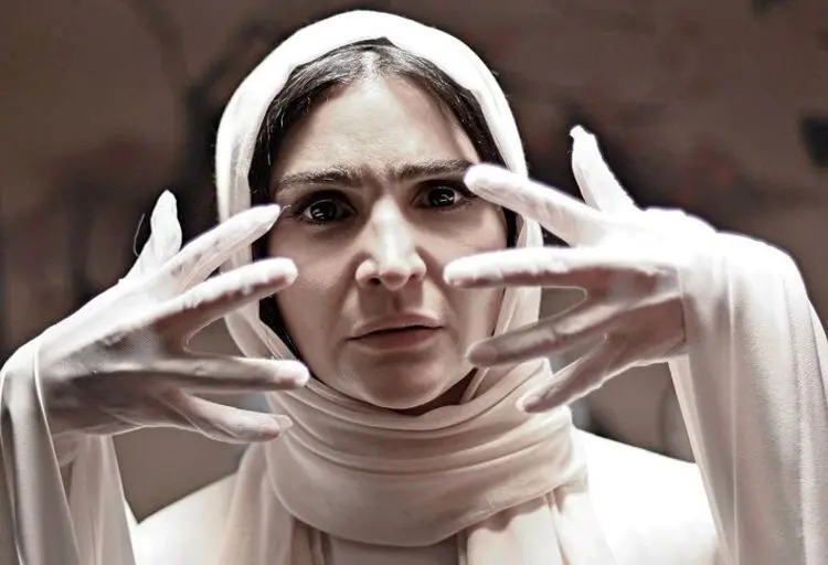 آن‌ها، قسمت چهارم؛ عروسک مفت