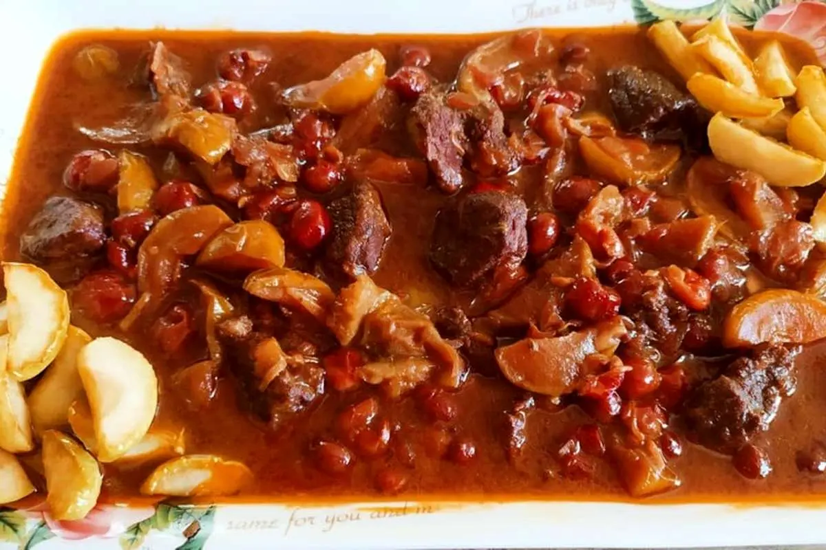 طرز تهیه خورشت سیب و آلبالو، خورشتی خوشرنگ و ملس