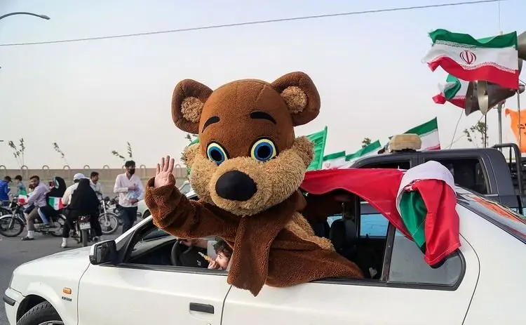 (تصاویر) جشن شادی کاروان خودرویی قمی‌ها برای پیروزی رئیسی