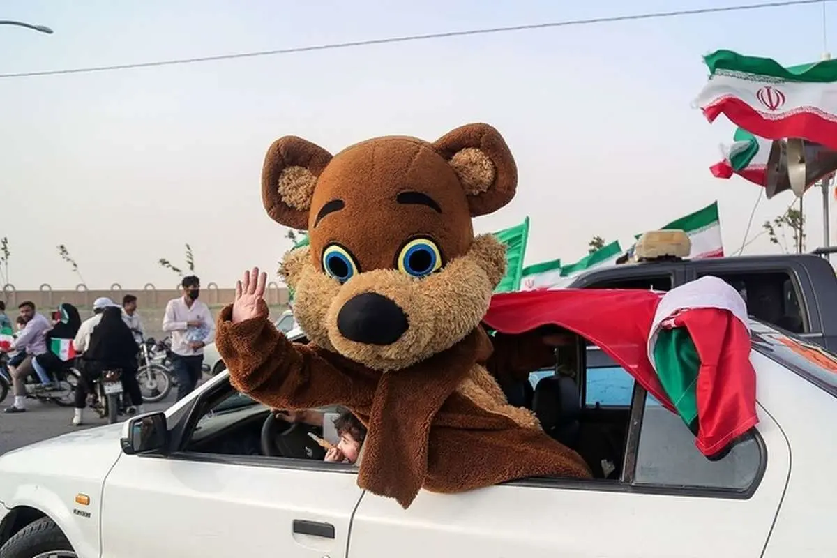 (تصاویر) جشن شادی کاروان خودرویی قمی‌ها برای پیروزی رئیسی
