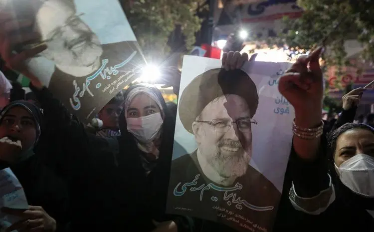 (تصاویر) جشن شبانه حامیان رئیسی در مشهد