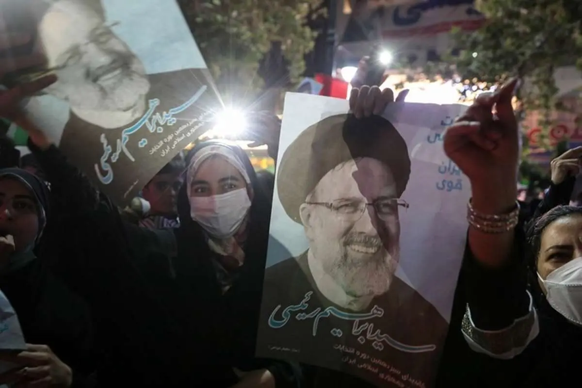 (تصاویر) جشن شبانه حامیان رئیسی در مشهد