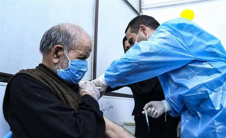 صف‌های طولانی واکسن کرونا و سرگردانی سالمندان