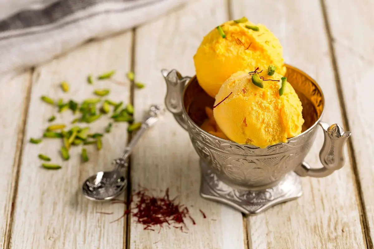 طرز تهیه بستنی سنتی زعفرانی در منزل