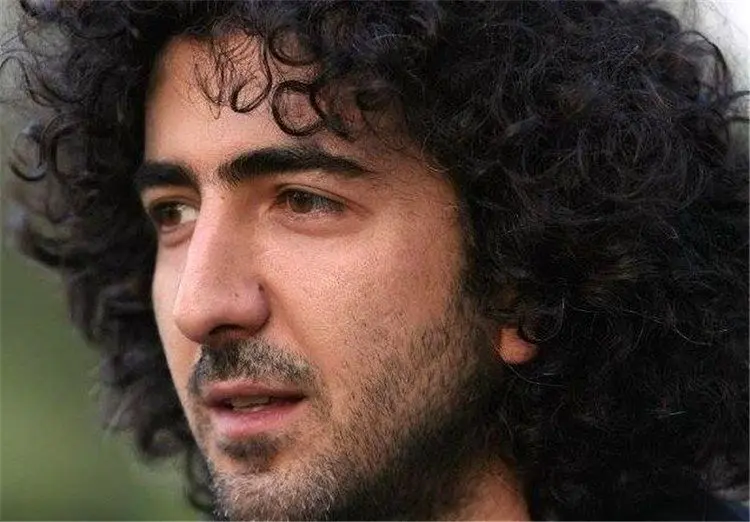 انتقاد تند علی علیزاده از زاکانی و قاضی‌زاده
