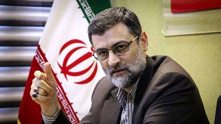 قاضیزاده هاشمی: کنار رفتن در کار نیست