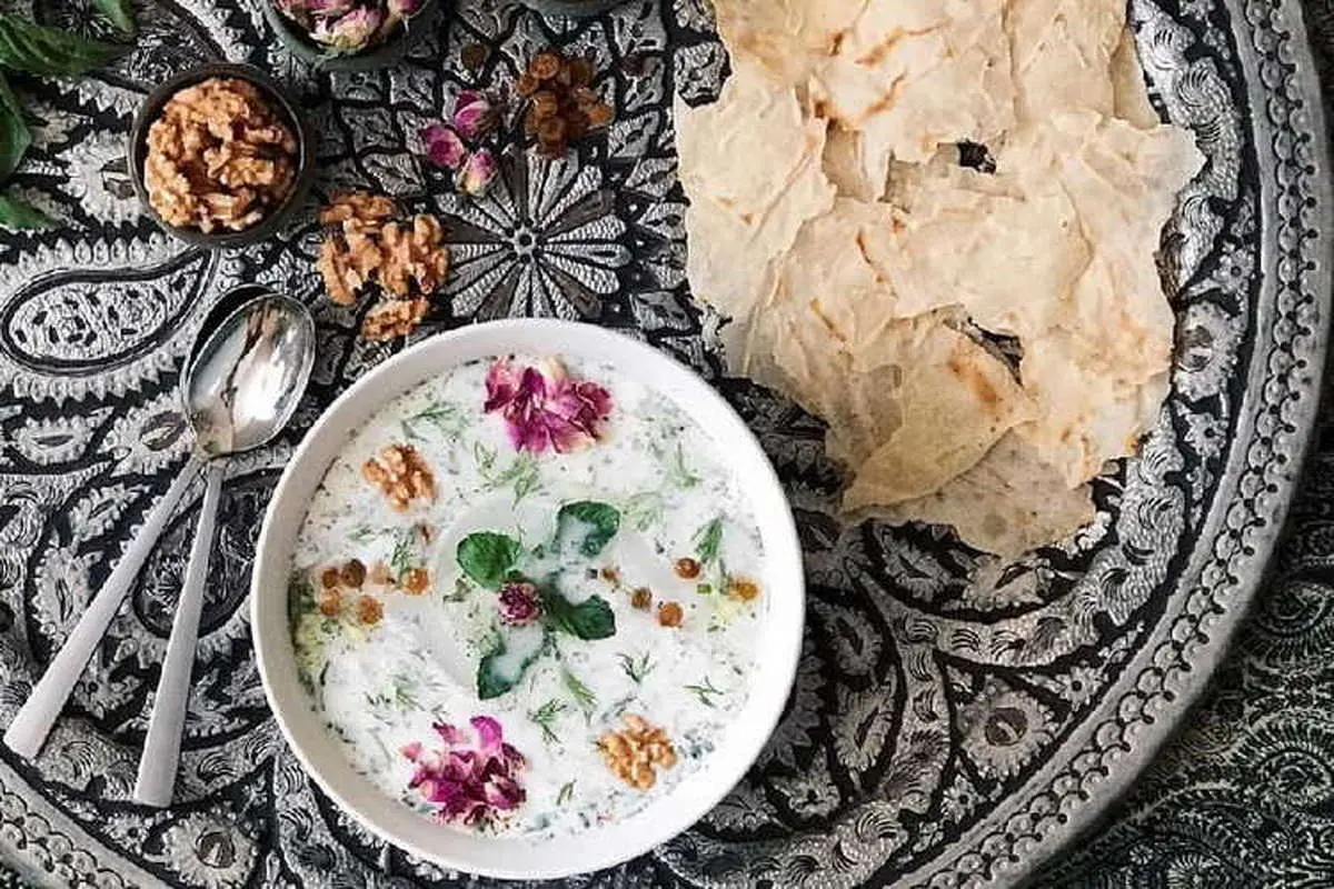 طرز تهیه آبدوغ خیار؛ خوشمزه خنک تابستانی