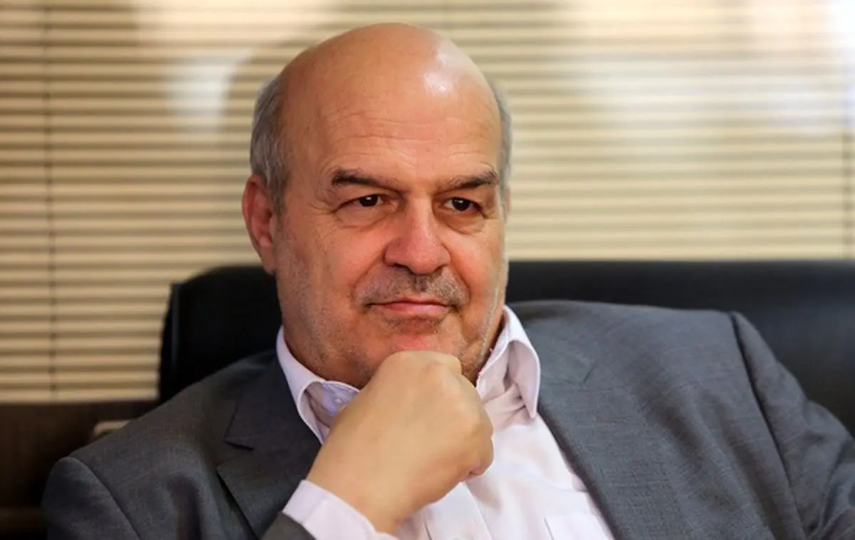 عیسی کلانتری: همیشه همین‌طوری می‌نشینم؛ چرا باید عذرخواهی کنم؟ این مزخرفات را خبرنگاران در می‌آورند