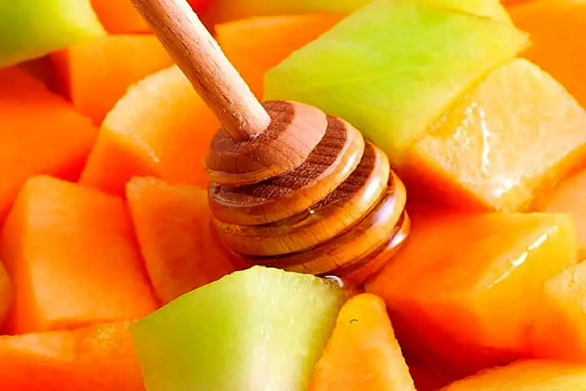 عوارض عسل و خربزه؛ آیا خوردن خربزه و عسل باعث مرگ می‌شود؟