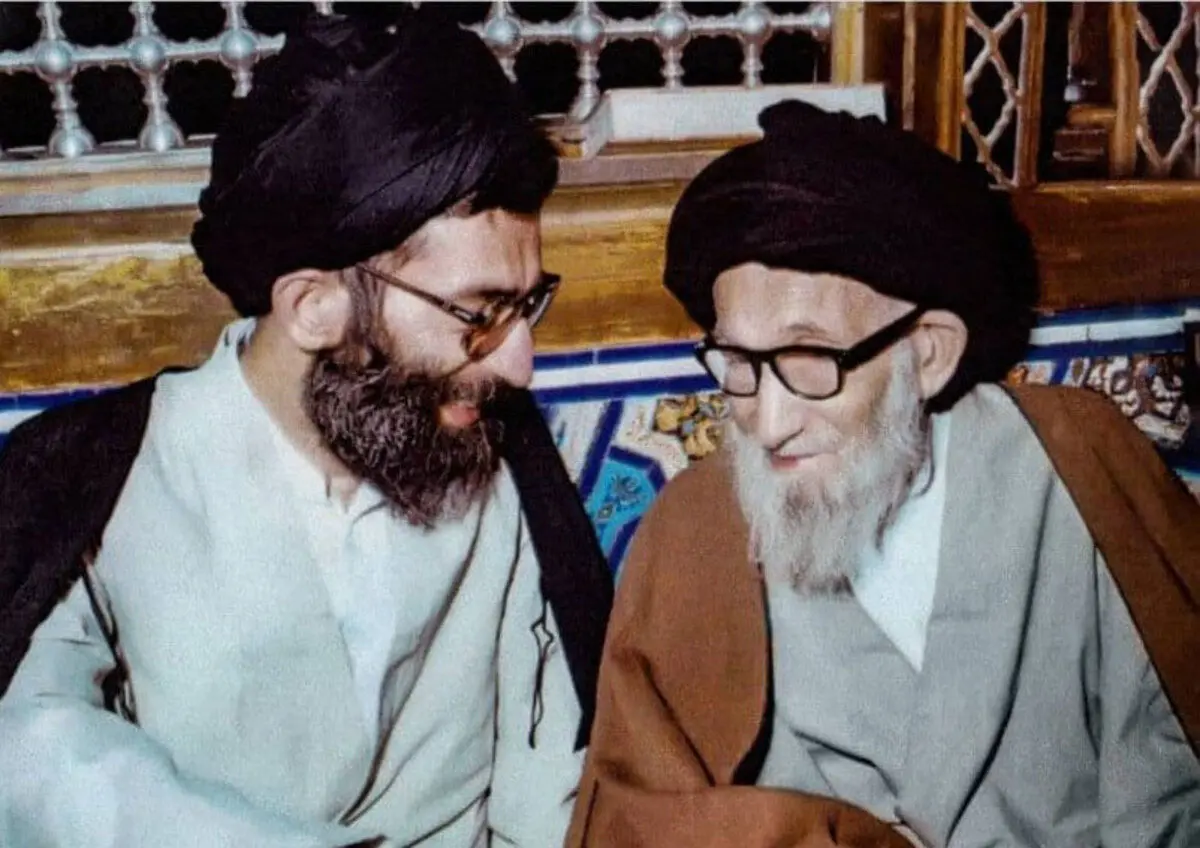 (عکس) دستخط اجازه اجتهاد آیت‌اللّه نائینی به پدر رهبر انقلاب