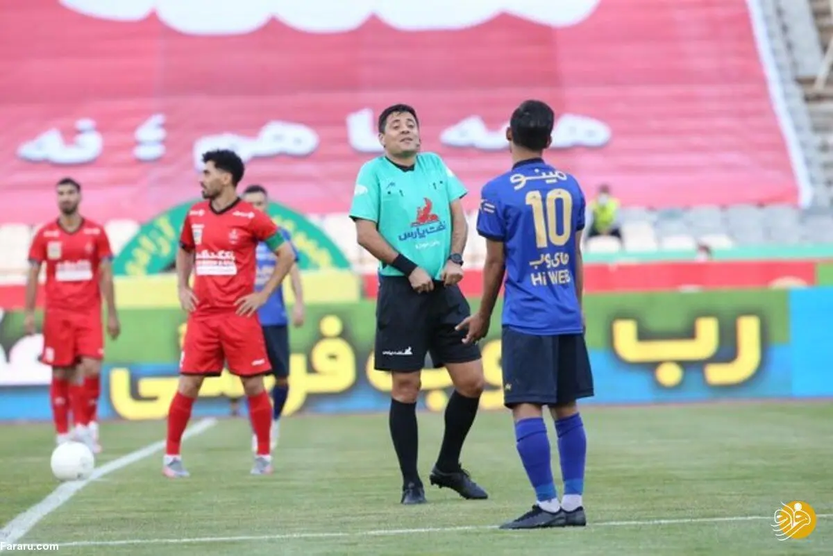 (عکس) جنجالی‌ترین صحنه دربی؛ دلیل اعتراض پرسپولیسی‌ها