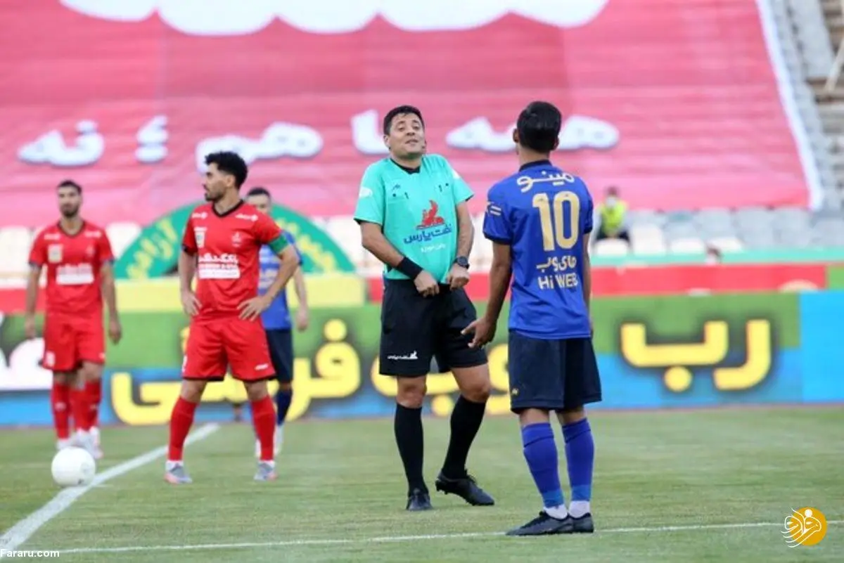 (عکس) جنجالی‌ترین صحنه دربی؛ دلیل اعتراض پرسپولیسی‌ها