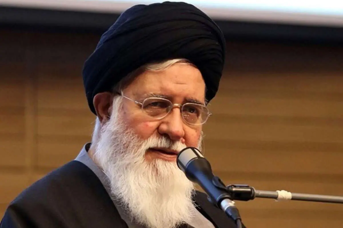 علم الهدی: هر زمان مدیریت نظام در زیر پوشش رهبری قرار گرفت مشکلات حل شد