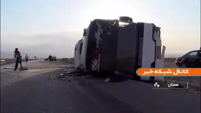 واژگونی اتوبوس در جاده سمنان به سرخه