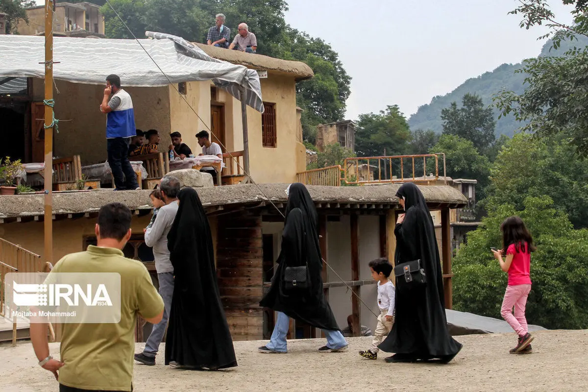 (تصاویر) حضور مسافران در ماسوله با وجود شرایط سخت کرونایی