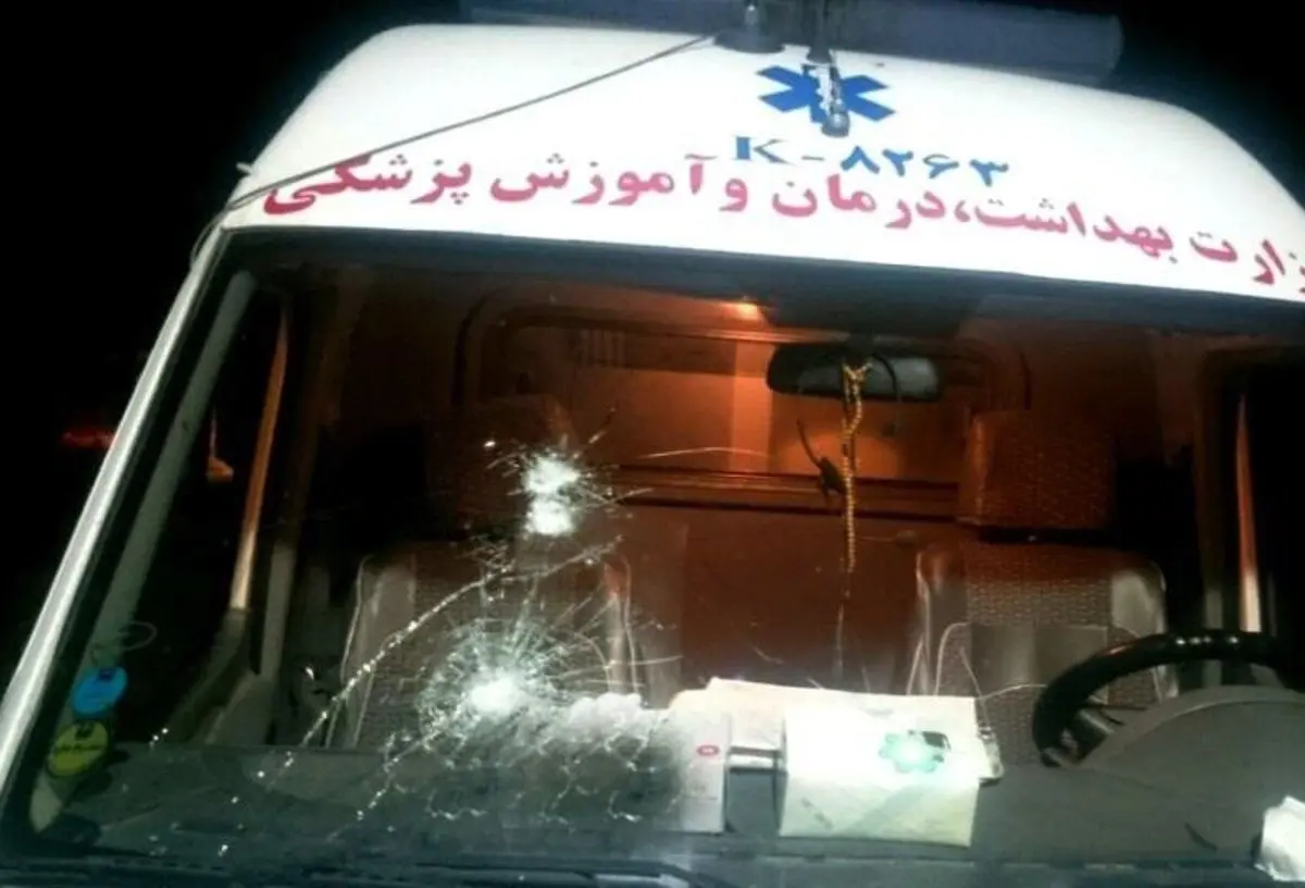 (تصویر) اراذل با قمه به جان آمبولانس اورژانس افتادند