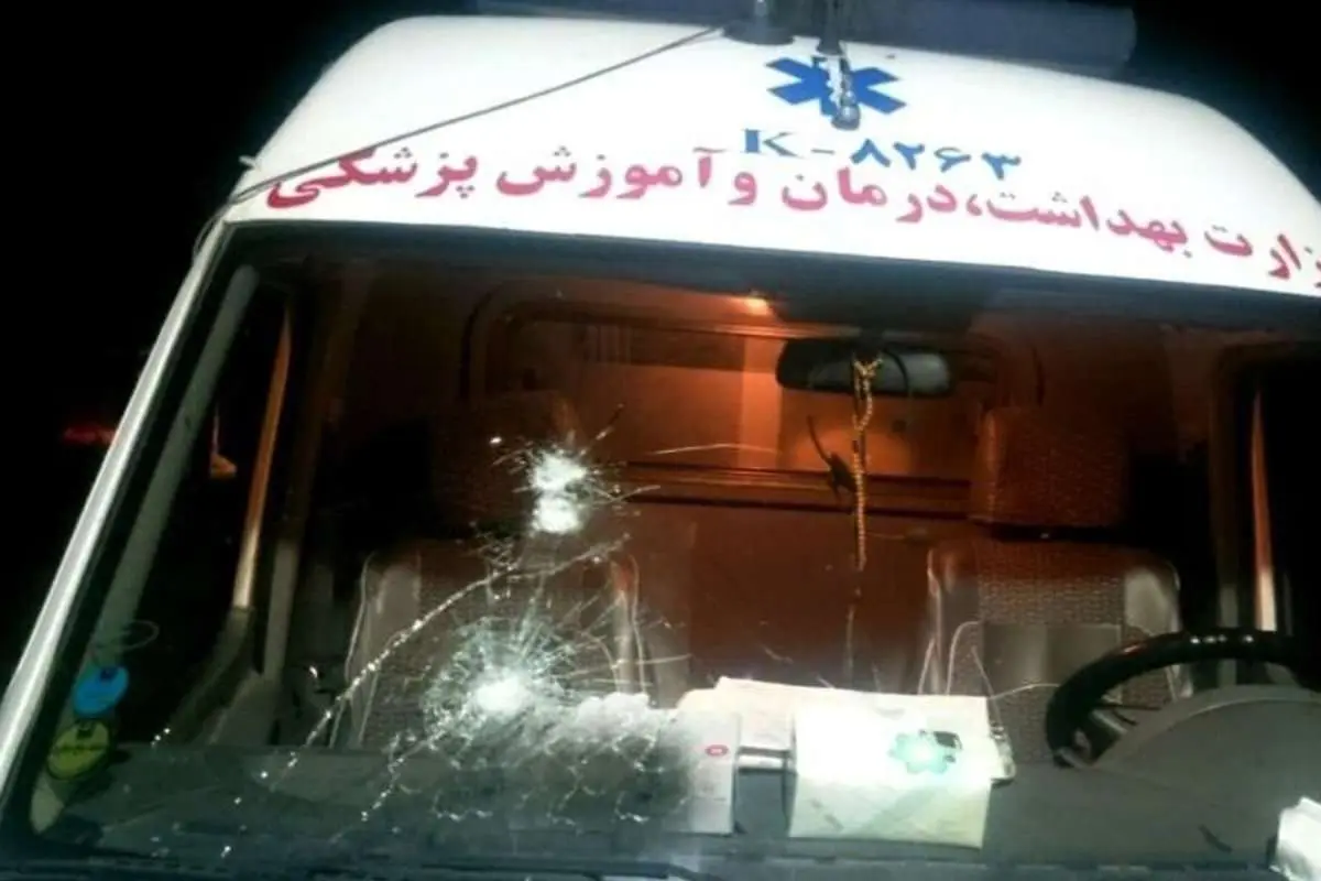 (تصویر) اراذل با قمه به جان آمبولانس اورژانس افتادند